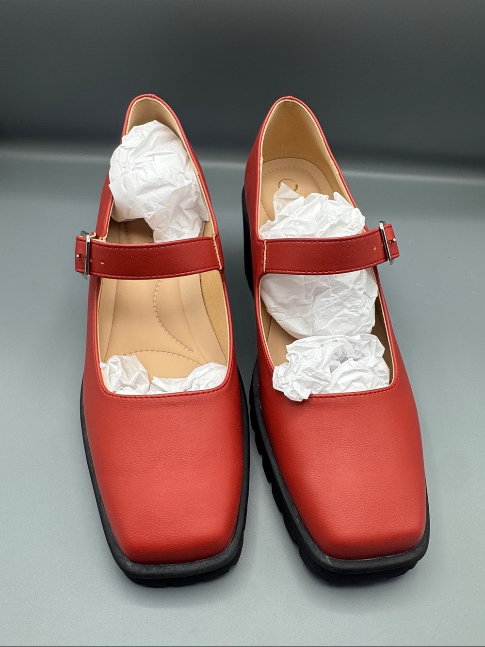 Journee Collection Women's Gladys Treaded Outsole Mary Jane Pumps